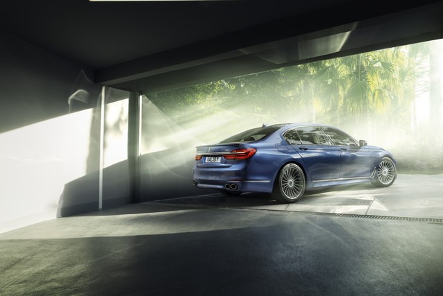 
Tất cả giúp BMW Alpina B7 xDrive 2017 tăng tốc từ 0-96 km/h trong 3,6 giây và đạt vận tốc tối đa ước tính 310 km/h.

