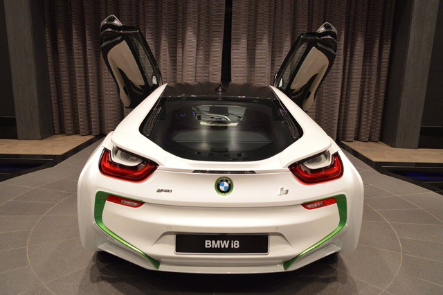 Bản thân BMW i8 cũng là một mẫu xe khá dễ độ. Vì vậy, chẳng có gì lạ khi BMW i8 rất được ưa chuộng trên toàn thế giới.