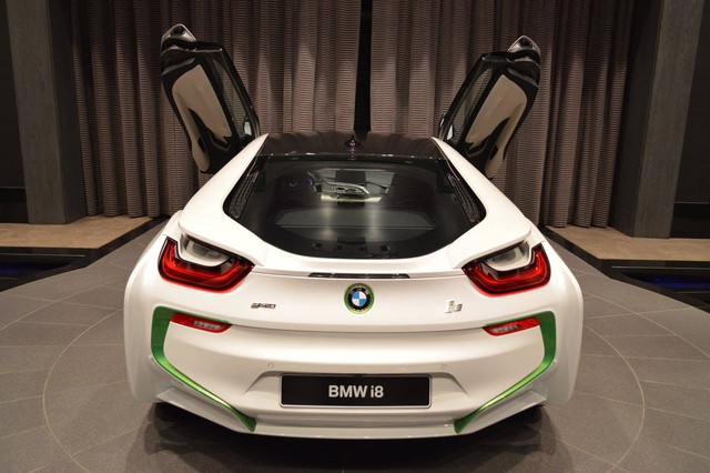 
Bản thân BMW i8 cũng là một mẫu xe khá dễ độ. Vì vậy, chẳng có gì lạ khi BMW i8 rất được ưa chuộng trên toàn thế giới.
