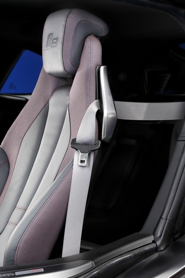 
Theo hãng BMW, i8 Protonic Red Edition chỉ được sản xuất trong thời gian có hạn. Xe sẽ được sản xuất tại nhà máy của BMW ở Leipzig, Đức.
