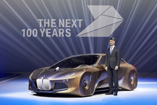 
Để kỷ niệm 100 năm thành lập, hãng BMW đã giới thiệu mẫu xe concept hoàn toàn mới có tên Vision Next 100. Cái tên của mẫu xe concept mới ám chỉ tầm nhìn của hãng BMW trong một thế kỷ tới.
