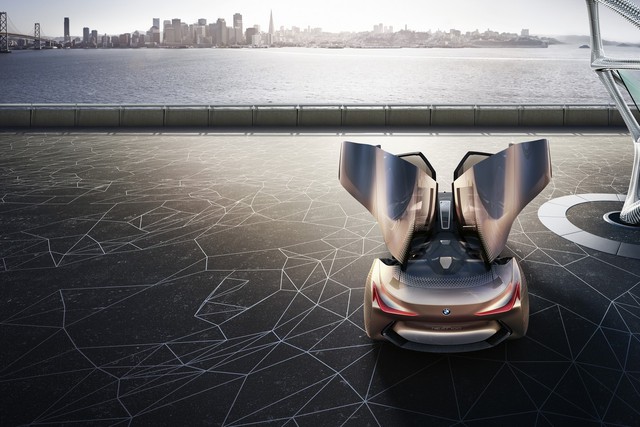 
Ngoài Vision Next 100, hãng BMW còn trình làng mẫu xe concept khác mang tên Rolls-Royce Grand Sanctuary vào tháng 6 năm nay. Sau đó sẽ đến 2 mẫu xe concept mang nhãn hiệu BMW và Mini.
