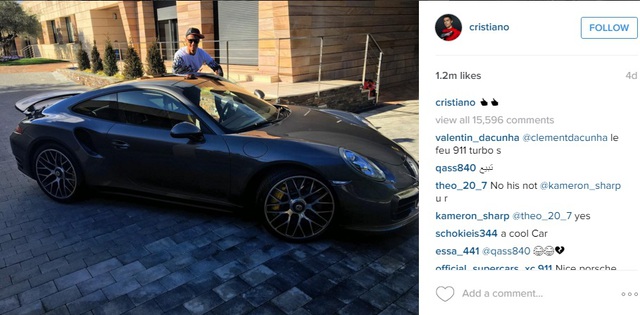 
Hình ảnh Ronaldo bên chiếc Porsche 911 Turbo S được đăng lên Instagram cá nhân của cầu thủ này.
