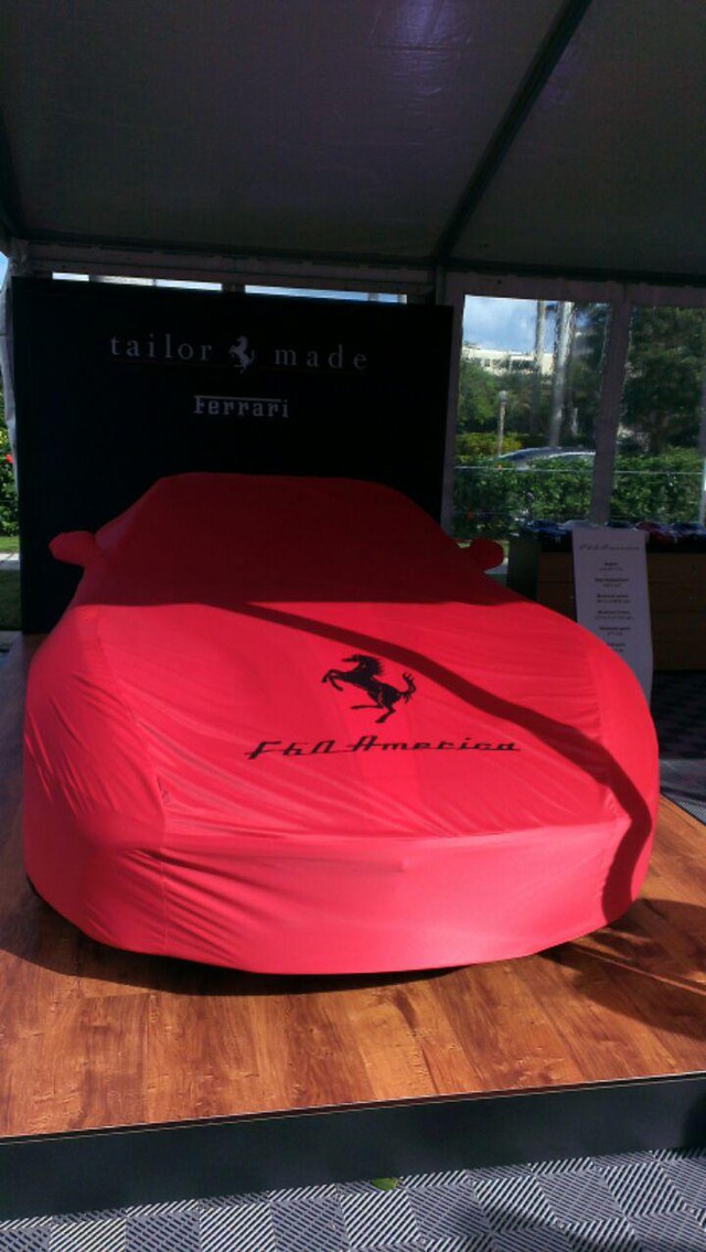 
Đại lý siêu xe Ferrari tại San Francisco đã bán thành công 1 trong 10 chiếc F60 America cho một khách hàng nhà giàu tại Mỹ. Vị khách hàng này đã nhận chiếc siêu xe Ferrari F60 America đầu tiên tại sự kiện Cavallino Classic diễn ra vào cuối tuần.
