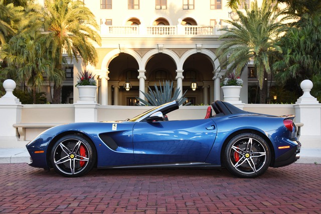 
Theo hãng Ferrari, chỉ có đúng 10 chiếc F60 America được sản xuất và bán ra thị trường Mỹ. Giá của mỗi chiếc Ferrari F60 America tất nhiên không hề thấp, lên đến 2,5 triệu USD.
