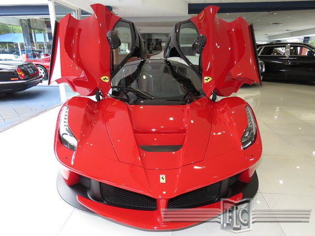 
Tất nhiên, đây chưa phải là chiếc siêu xe Ferrari LaFerrari đã qua sử dụng có giá cao nhất. Trong năm 2015, từng có một chiếc màu đen được rao bán với giá lên đến 5 triệu USD, tương đương 111,5 tỷ Đồng.
