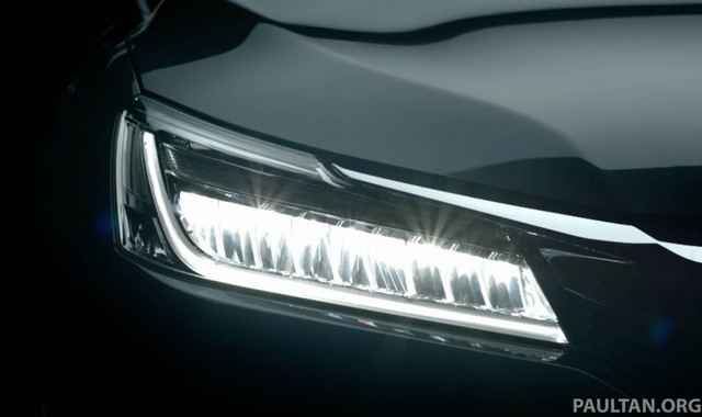 
Cận cảnh cụm đèn pha dạng LED toàn phần của Honda Accord 2016. Ảnh cắt từ video
