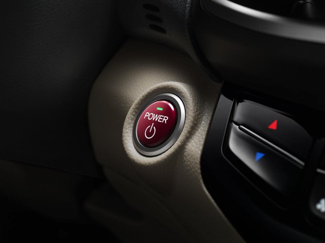 Tiếp đến là chế độ Hybrid Drive với cầu trước được truyền động bằng mô-tơ trong khi máy xăng đóng vai trò như máy phát điện.