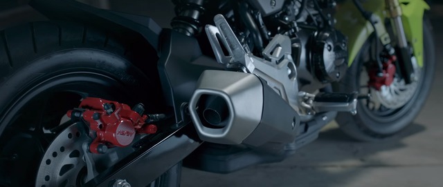
Động cơ của Honda MSX125 SF 2016 vẫn là loại như cũ, cụ thể là máy 4 xy-lanh, phun nhiên liệu điện tử, dung tích 125 cc. Động cơ tạo ra công suất tối đa 11 mã lực tại vòng tua máy 7.000 vòng/phút và mô-men xoắn cực đại 10,9 Nm tại vòng tua máy 5.500 vòng/phút. Động cơ kết hợp với hộp số 4 cấp.
