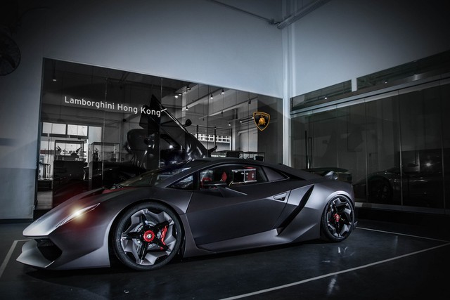 
Từ trước đến nay, hãng Lamborghini đã không ít lần làm người hâm mộ bất ngờ khi trình làng những mẫu siêu xe giới hạn số lượng cực đắt tiền. Một trong số đó có dòng siêu xe Lamborghini Sesto Elemento.
