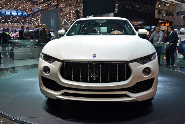 
Maserati Levante là mẫu crossover hạng sang đã lần đầu tiên trình làng trong triển lãm Geneva 2016 diễn ra hồi đầu tháng 3. Đến nay, hãng Maserati đã nhanh chóng công bố giá bán của mẫu crossover hạng sang đầu tay.

