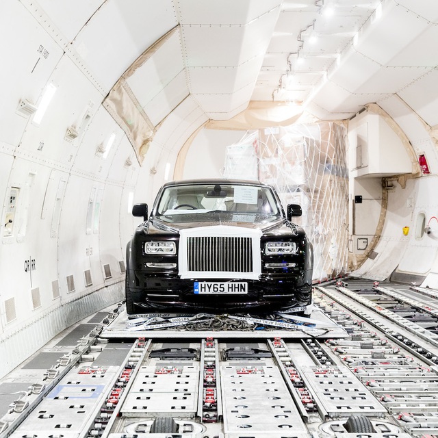 
Một chiếc máy bay Boeing 747 có thể chở tối đa 13 xe Rolls-Royce.
