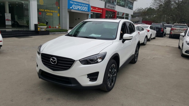
Trước đây, hãng Mazda mới trưng bày những chiếc CX-5 2016 bản 2.0. Đến nay, Mazda CX-5 2.5L AWD 2016 mới được đưa về đại lý chính hãng tại Việt Nam.
