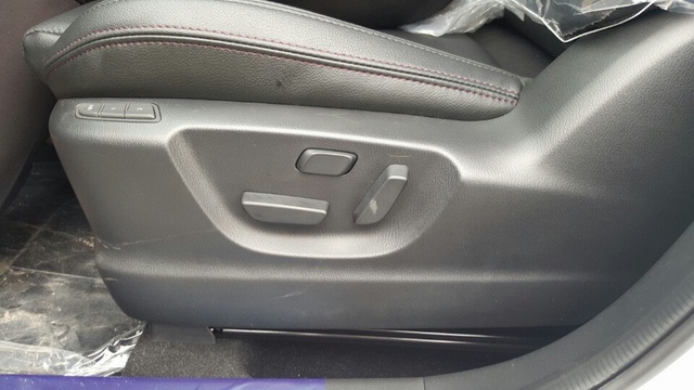 
Ngoài ra, ghế người lái của Mazda CX-5 2.5L AWD 2016 còn có tính năng nhớ 2 vị trí.

