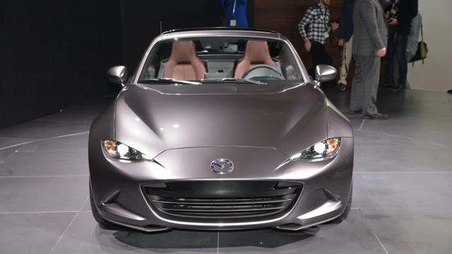 
Theo hãng Mazda, mui của MX-5 RF mới có thể đóng/mở tự động ở vận tốc 10 km/h.
