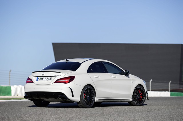 
Hiện giá bán cụ thể của Mercedes-AMG CLA45 2016 chưa được công bố.

