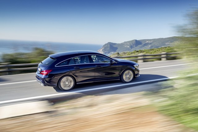 Dự kiến, Mercedes-Benz CLA 2017 sẽ chính thức trình làng trong triển lãm New York 2016 diễn ra vào tháng 4 tới. Sau đó, đến tháng 7 năm nay, Mercedes-Benz CLA và CLA Shooting Brake 2017 sẽ có mặt tại các đại lý chính hãng.