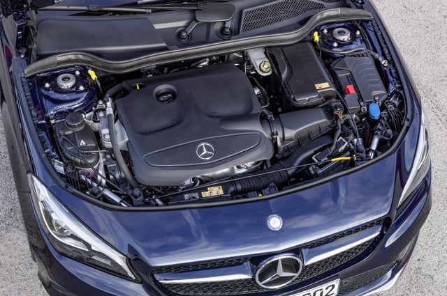 
Bản thân Mercedes-Benz CLA Shooting Brake 2017 cũng có bản trang bị mới là CLA 180 BlueEfficiency Edition với động cơ 1,6 lít, sản sinh công suất tối đa 122 mã lực và mô-men xoắn cực đại 200 Nm. Động cơ chỉ tiêu thụ lượng nhiên liệu 5,5 lít/100 km.
