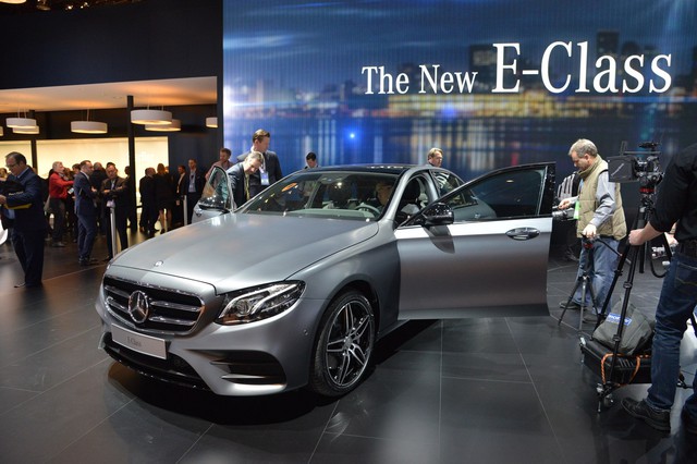 
Mercedes-Benz E-Class thế hệ mới tại triển lãm Detroit 2016.
