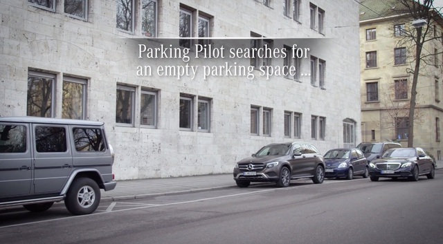 
Tính năng tự động tìm chỗ đỗ xe còn trống.
