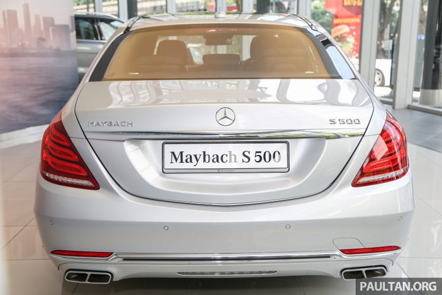 
Cụ thể, Mercedes-Maybach S500 sở hữu chiều dài tổng thể 5.453 mm, rộng 1.899 mm, cao 1.498 mm và chiều dài cơ sở 3.365 mm. Trọng lượng của mẫu xe siêu sang này là 2.220 kg.
