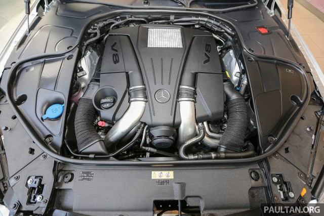 
Bên dưới nắp capô của Mercedes-Maybach S500 là khối động cơ V8, Biturbo, dung tích 4,7 lít, sản sinh công suất tối đa 455 mã lực và mô-men xoắn cực đại 700 Nm. Khác với S-Class tiêu chuẩn, Mercedes-Maybach S500 sử dụng hộp số tự động 9G-Tronic 9 cấp mới.
