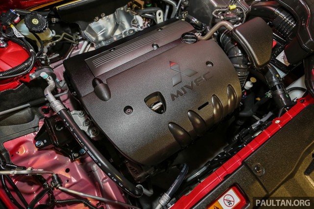 
Tại thị trường Malaysia, Mitsubishi Outlander 2016 chỉ có một bản trang bị, sử dụng động cơ MIVEC 4 xy-lanh, dung tích 2,4 lít. Động cơ hút khí tự nhiên có công suất tối đa 167 mã lực tại vòng tua máy 6.000 vòng/phút và mô-men xoắn cực đại 222 Nm tại vòng tua máy 4.100 vòng/phút.
