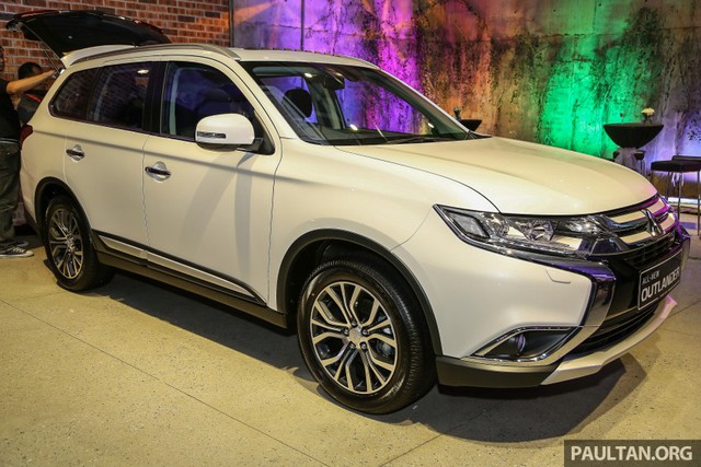 
Mitsubishi Outlander 2016 đã được trưng bày tại trung tâm mua sắm Bangsar của Malaysia từ hồi cuối tháng 2/2016. Tuy nhiên, phải đến tháng 4 năm nay, Mitsubishi Outlander 2016 mới chính thức được bày bán tại thị trường Malaysia.
