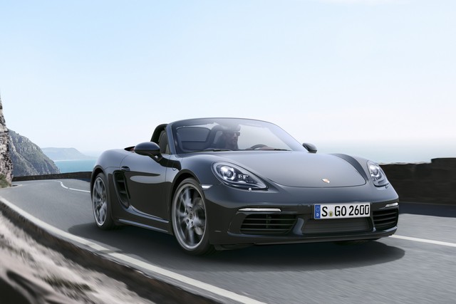 Dù nhanh và mạnh hơn, Porsche 718 Boxster mới lại giảm 13% lượng nhiên liệu tiêu thụ trung bình. 
