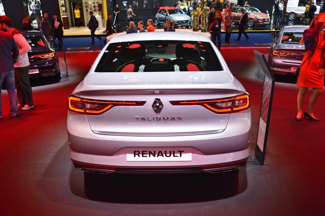 
Chưa hết, Renault Talisman còn có công nghệ Multi-Sense cho phép người lái lựa chọn 1 trong 5 chế độ lái khác nhau. Công nghệ này kết hợp với hệ thống 4Control vốn kết hợp hệ dẫn động 4 bánh với giảm chấn điện tử.
