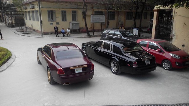 
Chiếc Rolls-Royce Ghost mạ vàng xuất hiện tại Hà Nội. Ảnh: Hiệp Phụng/Otofun
