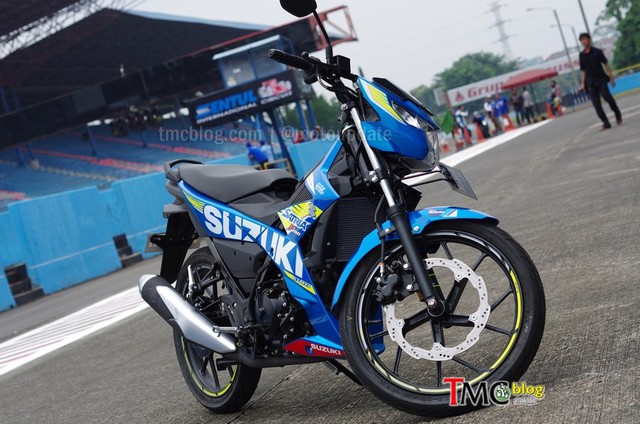 Động cơ cho phép Suzuki Raider 150 FI đạt vận tốc tối đa 142 km/h và hoàn thành quãng đường 100 m từ vị trí đứng yên trong 6,9 giây.