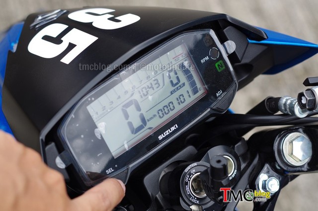 Hiện vua underbone Suzuki Raider 150 phiên bản chế hòa khí cũ đang được phân phối chính hãng tại Việt Nam. Do đó, Suzuki Raider 150 FI cũng có thể sớm xuất hiện tại Việt Nam.