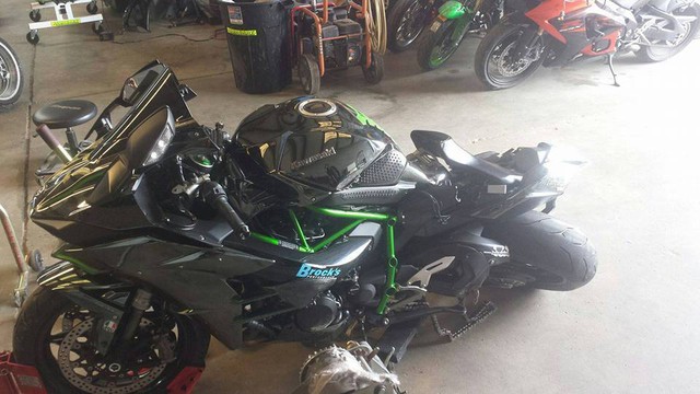 
Hình ảnh chiếc Kawasaki Ninja H2 sau vụ tai nạn được đăng lên mạng.
