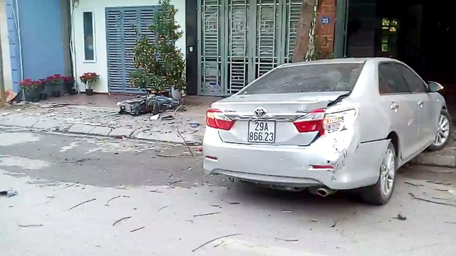 
Chiếc Toyota Camry tại hiện trường vụ tai nạn.
