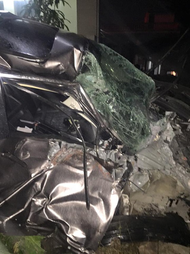 
Chiếc Honda CR-V bị hư hỏng nặng sau vụ tai nạn.
