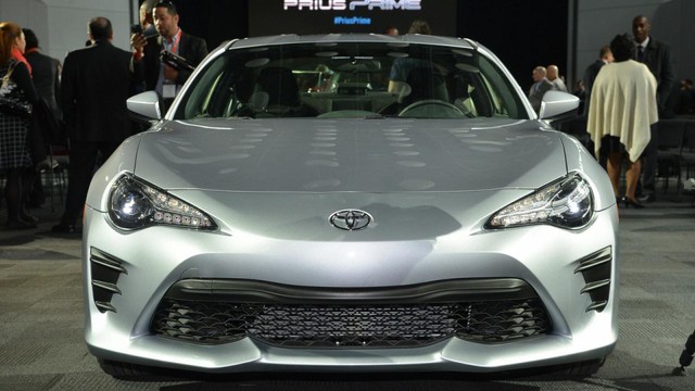 
Hãng Toyota đã chính thức vén màn mẫu xe thể thao dẫn động cầu sau 86 2017 tại triển lãm New York hiện đang diễn ra tại Mỹ.
