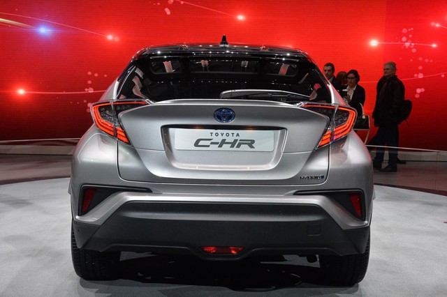 
Tại một số thị trường châu Âu, trừ Anh, Toyota C-HR có thêm động cơ xăng hút khí tự nhiên, dung tích 2.0 lít. Động cơ này chỉ kết hợp với hộp số CVT.
