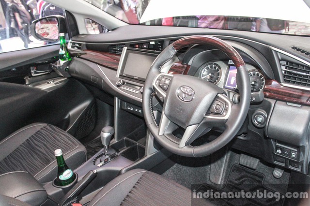 
Nội thất của Toyota Innova thế hệ mới tại Indonesia.
