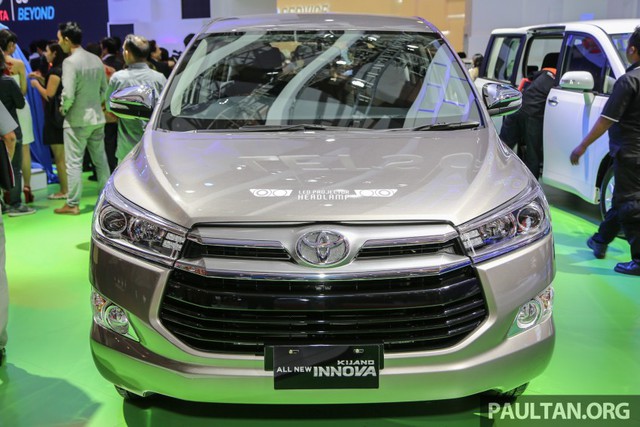 
Toyota Innova thế hệ mới đã lần đầu tiên ra mắt thị trường Indonesia vào tháng 11/2016. Tuy nhiên, trong triển lãm xe quốc tế Indonesia (IIMS) 2016 hiện đang diễn ra, hãng Toyota vẫn mang Innova thế hệ mới đến trưng bày.
