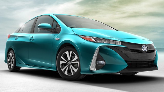 Tương tự Prius tiêu chuẩn, Toyota Prius Prime 2017 cũng sở hữu hệ số lực cản không khí cực thấp, chỉ 0,24 Cd. Đây có thể là hệ số thấp nhất trong các dòng xe thương mại trên thị trường. Sở dĩ Toyota Prius Prime 2017 có hệ số thấp như vậy một phần là nhờ lưới tản nhiệt đóng/mở tự động và kính chắn gió sau hình bong bóng độc đáo.