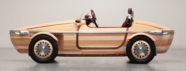 
Theo hãng Toyota, Setsuna là mẫu xe mui trần được làm phần lớn bằng gỗ, có hình dáng giống một con thuyền và chạy bằng hệ dẫn động điện.
