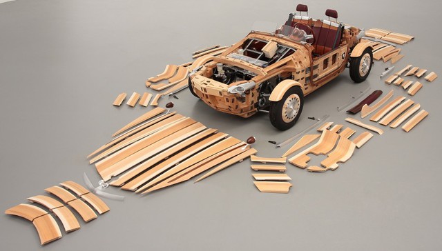
Phần thân vỏ của Toyota Setsuna được ghép từ 86 tấm gỗ khác nhau. Khi cần sửa chữa, thợ chỉ cần gỡ từng tấm gỗ ra và thay thế. Làm như vậy, sẽ không cần phải thay toàn bộ phần thân vỏ của Toyota Setsuna.
