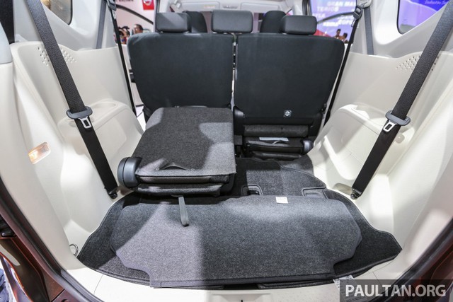 
Về an toàn, Toyota Sienta 2016 có 3 túi khí, phanh đĩa 4 bánh, hệ thống chống bó cứng phanh ABS, phân bổ lực phanh điện tử EBD và trợ lực phanh tiêu chuẩn. Riêng bản Q có thêm hệ thống cân bằng điện tử và hỗ trợ khởi hành ngang dốc.
