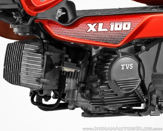 
TVS XL 100 được trang bị động cơ xy-lanh đơn, 4 kỳ, làm mát bằng gió, dung tích 99,7 cc. Động cơ sản sinh công suất tối đa 4,2 mã lực tại vòng tua máy 6.000 vòng/phút và mô-men xoắn cực đại 6,3 Nm tại vòng tua máy 3.500 vòng/phút.
