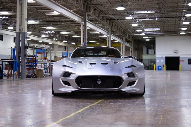Nguyên nhân là do hãng Aston Martin đã gửi thư đe dọa ông Fisker và yêu cầu không được trưng bày VLF Force 1 tại triển lãm Detroit 2016. Lý do hãng Aston Martin đưa ra là vì VLF Force 1 sở hữu thiết kế giống DB10 nổi tiếng trong phim Điệp Viên 007: Spectre.