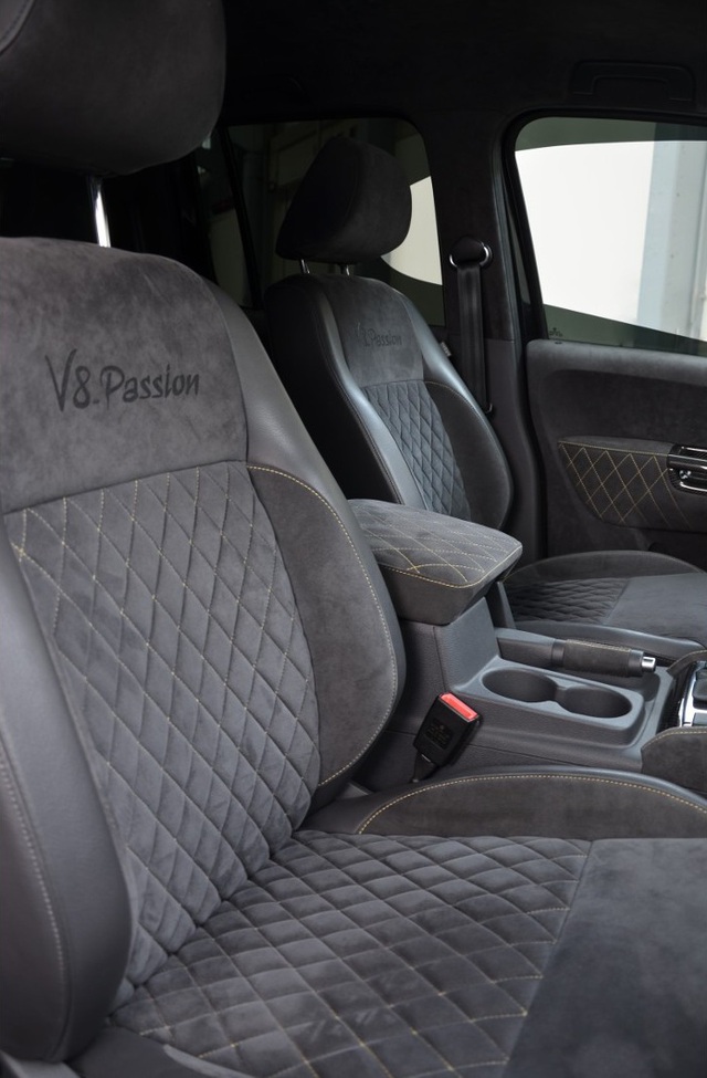 
Volkswagen Amarok V8 Passion Desert Edition rõ ràng là độc đáo và ấn tượng hơn phiên bản tiêu chuẩn. Tuy nhiên, hãng MTM có vẻ kỳ vọng hơi quá khi đưa ra giá bán lên đến 199.143 Euro, tương đương 217.514 USD cho Volkswagen Amarok V8 Passion Desert Edition.
