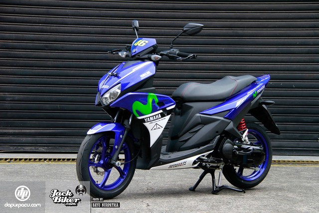 
Yamaha Aerox 125LC đã ra mắt trong một sự kiện diễn ra trên đường đua quốc tế Sentul ở Bogor, Indonesia. Được biết, cái tên “LC” viết tắt từ cụm “Life is a Race”, có nghĩa “Cuộc đời là một cuộc đua”.
