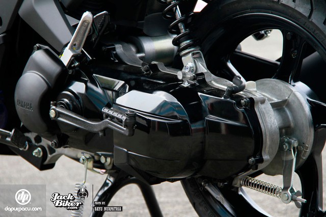
Yamaha Aerox 125LC được trang bị động cơ 4 kỳ, xy-lanh đơn, làm mát bằng chất lỏng, dung tích 125 phân khối. Động cơ tạo ra công suất tối đa 11,1 mã lực tại vòng tua máy 9.000 vòng/phút và mô-men xoắn cực đại 10,4 Nm tại vòng tua máy 6.500 vòng/phút.
