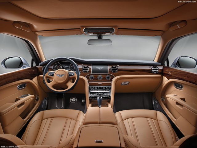 Không gian bên trong của Bentley Mulsanne 2017 hoàn toàn không có chất liệu nhựa.